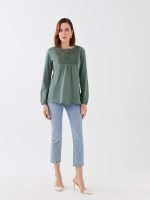 بلوز زنانه آستین بلند گلدوزی شده یقه گره ای ال سی وایکیکی