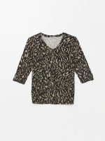 بلوز زنانه آستین سه ربع طرح دار یقه هفت ال سی وایکیکی