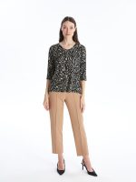 بلوز زنانه آستین سه ربع طرح دار یقه هفت ال سی وایکیکی